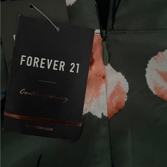 FOREVER 21 FLORAL LONG SLEEVE WITH ZIPPER (NEW WITH TAGS) - Picture 5 of 7